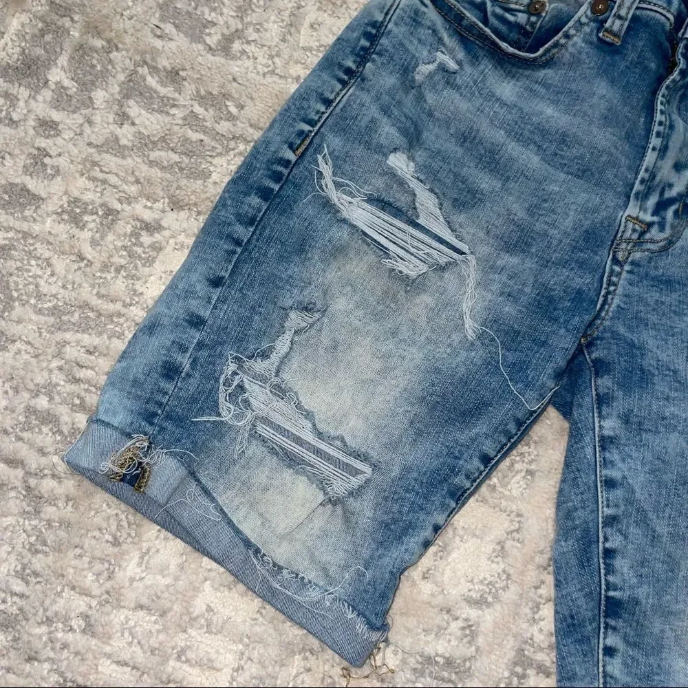 🚨 3 for $25 - AEO Extreme Flex Denim Distressed Shorts